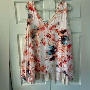 Silky feel sleeveless shirt. Split style back.
